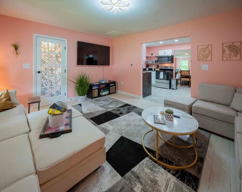 The Great Gatsby: Pink Flamingo Lounge Retreat!