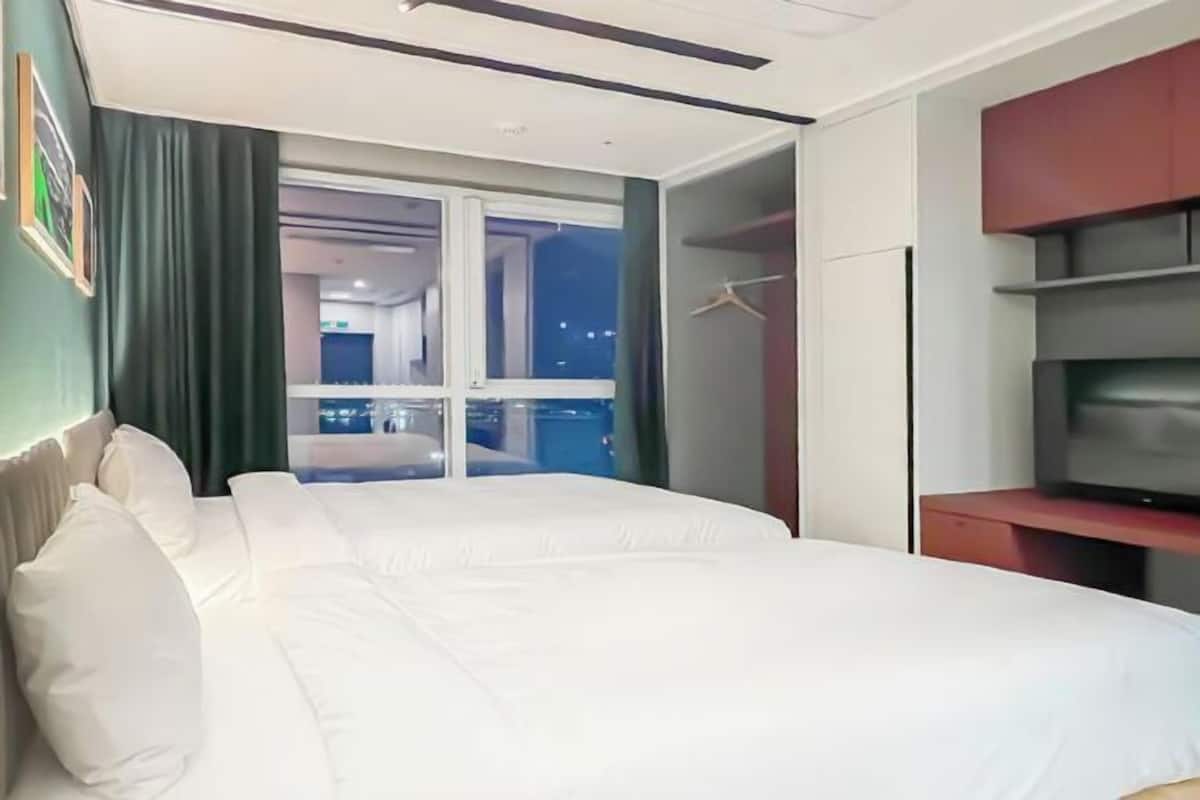 Desk, laptop workspace, free WiFi, bed sheets