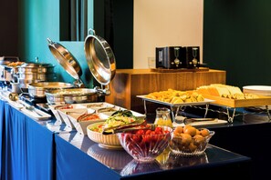 Tägliches Frühstücksbuffet gegen Gebühr