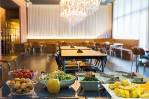 Café da manhã com buffet todos os dias (KRW 15000 por pessoa) 