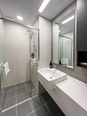 Standard Double Room, City View | Bathroom - Cotice the Bridge (Busan)