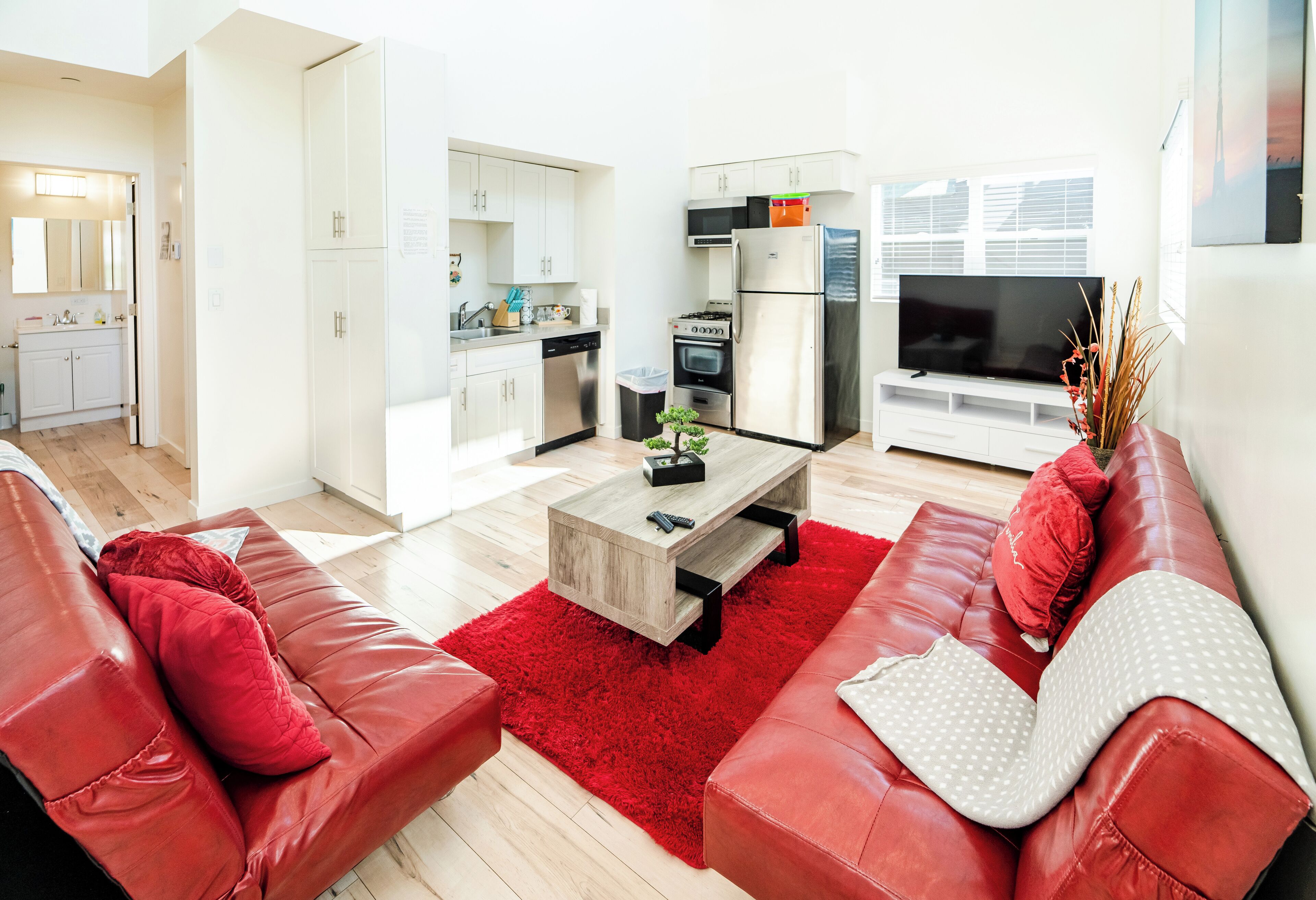 Three Story 3-Bedroom 2-Bathroom Loft In Koreatown/Hollywood With AC & 2-Parking