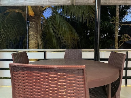 Terrace/patio. White Pearl Home Stay