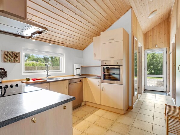 Fridge, microwave, dishwasher, cookware/dishes/utensils