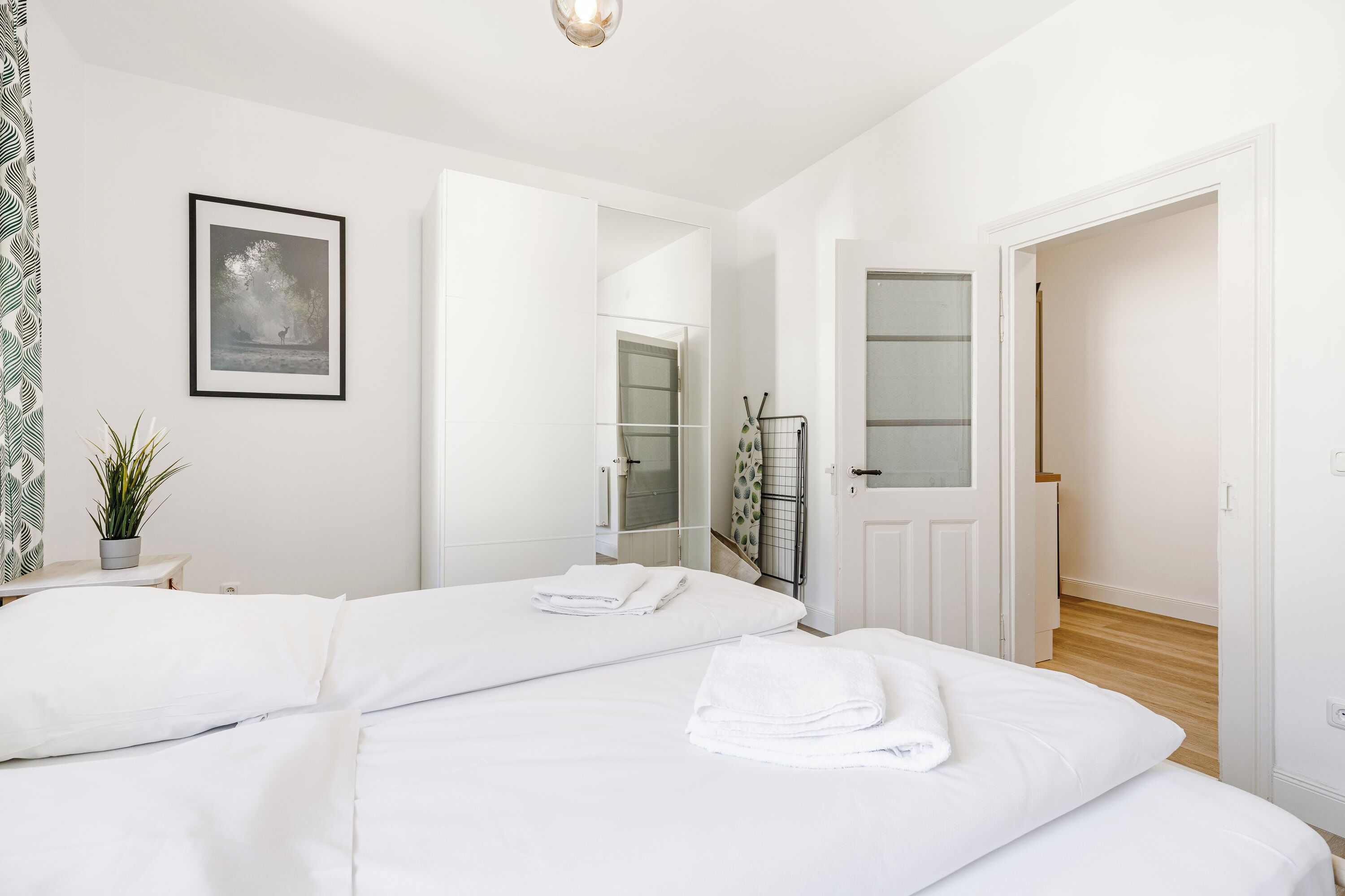 2 bedrooms, travel crib, free WiFi, bed sheets