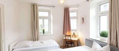 2 slaapkamers, reisbedje, gratis wifi, beddengoed