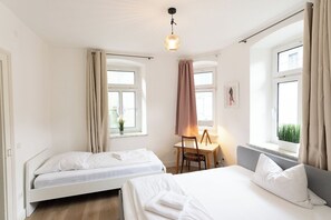 2 bedrooms, travel cot, free WiFi, bed sheets