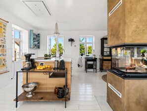 Refrigerador, microondas, horno y lavavajillas