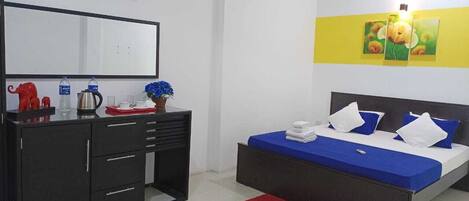 Deluxe Double Room, Lagoon View | Desk, free WiFi