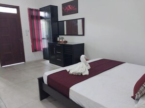 Deluxe Double Room, Lagoon View | Desk, free WiFi - Royal Palace Airport Hotel Katunayaka (Katunayake)