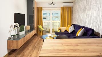 Superior-Apartment, Balkon, Blick auf den Innenhof | 2 Schlafzimmer, Allergikerbettwaren, Verdunkelungsvorhänge