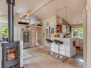 Kylskåp, mikrovågsugn, ugn och diskmaskin
