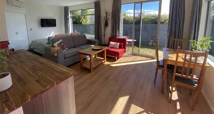 Ash Ave - Guest House/Apartment