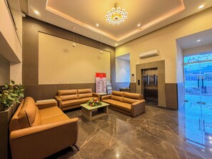 Lobby sitting area - Zip By Spree Hotels Shirdi (Rahata)