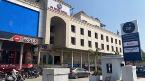 Fachada de la propiedad