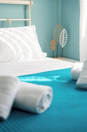 2 bedrooms, iron/ironing board, WiFi, bed sheets - Genuine local lifestyle in a small peaceful village, all year round. (Βατοπέδι)