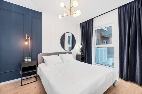Comfort-Apartment, Balkon, Blick auf den Innenhof | 1 Schlafzimmer, Verdunkelungsvorhänge, Bügeleisen/Bügelbrett, Babybetten