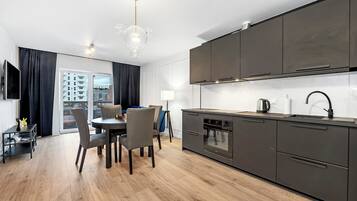 Comfort Apartment, Balcony, Courtyard View | Private kitchen | Fridge, oven, stovetop, dishwasher