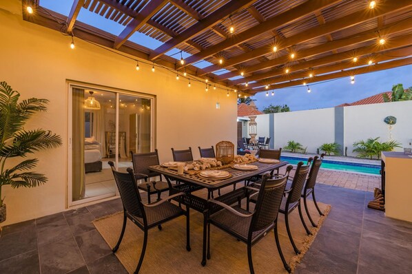 3 bedrooms - Beautiful 3br4ba Amazing Location w Private Pool (Noord)