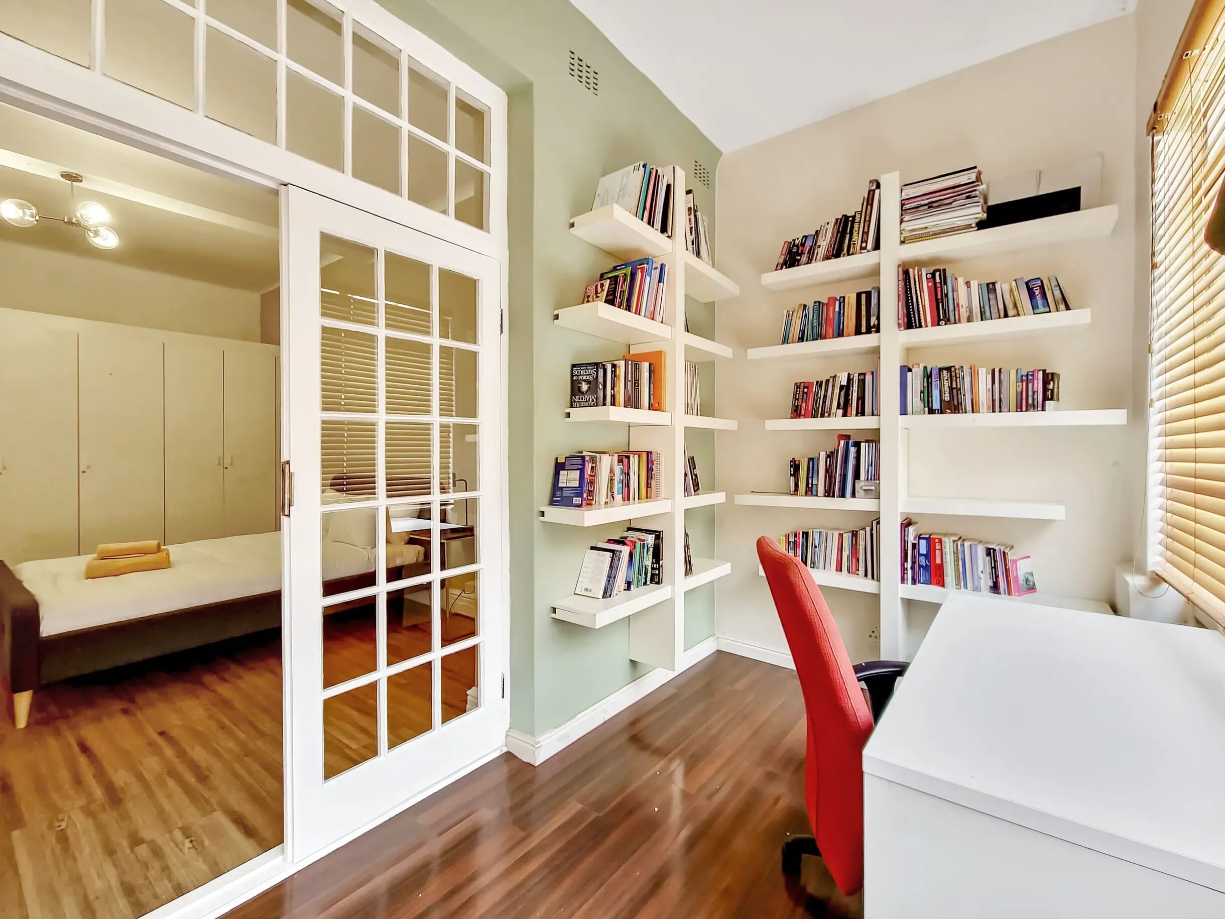 2 عدّة غرف نوم ومكتب ومكواة/لوح كي وواي فاي