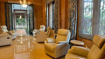 Couples treatment room(s), body treatments, aromatherapy