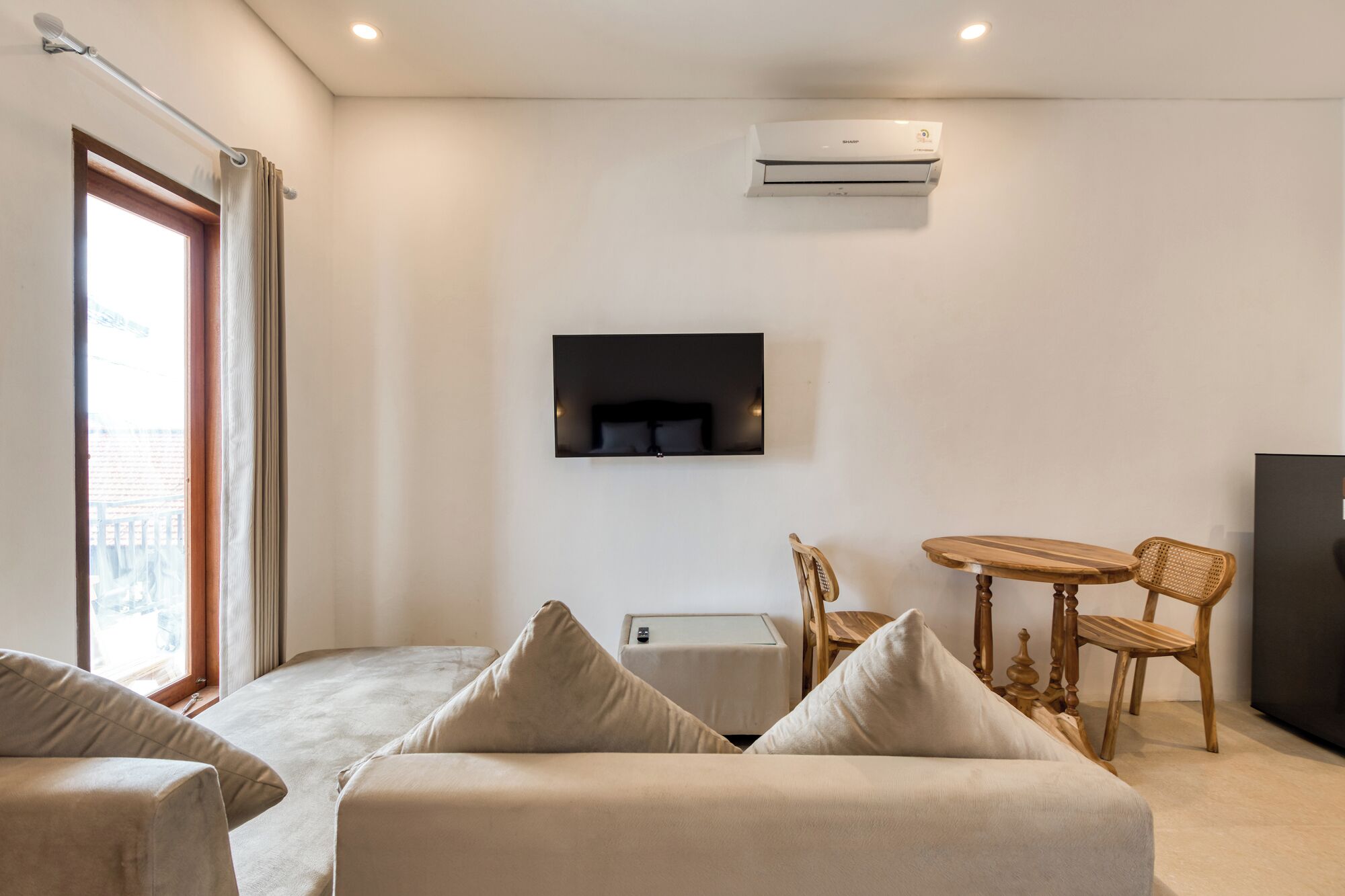 Kamar Double Standar, pemandangan kolam renang | Area keluarga | TV LED