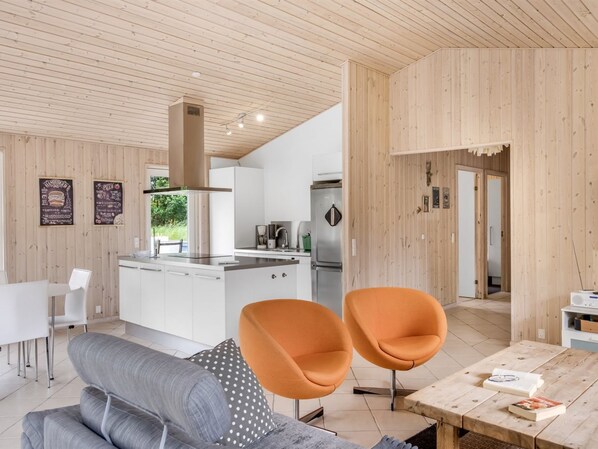 TV, fireplace - "Felina" - from the sea by Interhome (Hals)