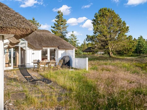 "Elenor" - 1.1km from the sea by Interhome