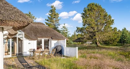 "Elenor" - 1.1km from the sea by Interhome