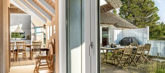 "Elenor" - 1.1km from the sea by Interhome