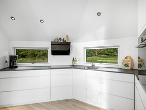 Kjøleskap, mikrobølgeovn, ovn og oppvaskmaskin