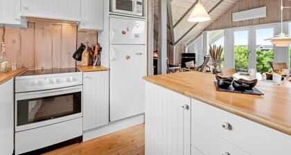 "Angelie" - 400m from the sea by Interhome