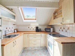 Frigorifero, microonde, pentole/stoviglie/utensili