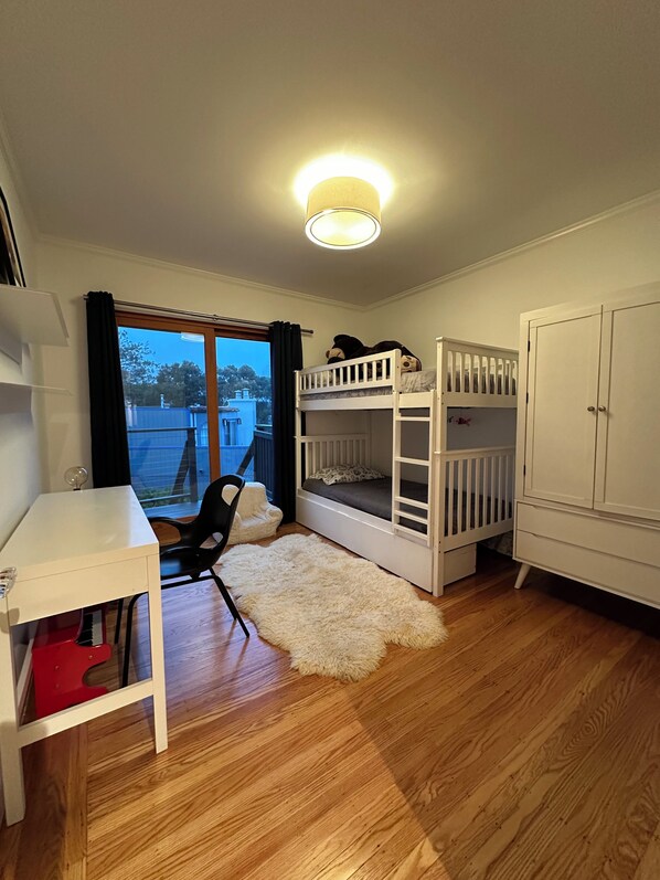 3 chambres, fer et planche à repasser, Wi-Fi, draps fournis