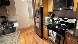 Unclassified image, 4 of 22, button - Quiet, Cat-Enabled Paradise in the Heart of San Francisco (San Francisco)