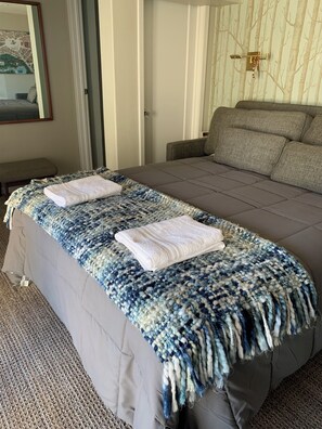 3 bedrooms, iron/ironing board, WiFi, bed sheets - Quiet, Cat-Enabled Paradise in the Heart of San Francisco (San Francisco)
