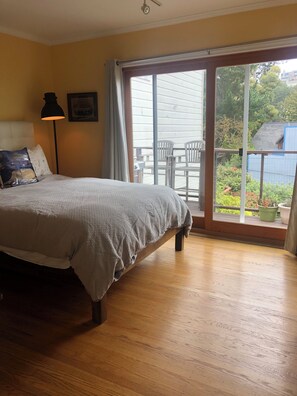 3 bedrooms, iron/ironing board, WiFi, bed sheets - Quiet, Cat-Enabled Paradise in the Heart of San Francisco (San Francisco)