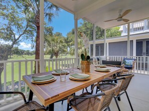 تناول الطعام بالخارج