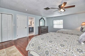 4 室のベッドルーム、デスク、アイロン / アイロン台、WiFi (無料)