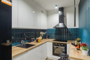 Superior Apartment, Balcony, Courtyard View | Private kitchen | Electric kettle, griddle, cleaning supplies, paper towels