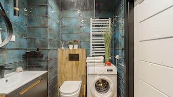 Superior Apartment, Balcony, Courtyard View | Bathroom | Shower, hair dryer, towels, soap