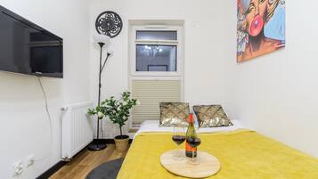 Superior Apartment, Balcony, Courtyard View | 2 bedrooms, cribs/infant beds, free WiFi, bed sheets