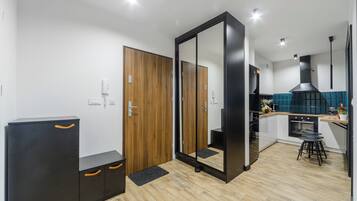 Căn hộ Superior, ban công, quang cảnh sân vườn | Khu phòng khách | TV