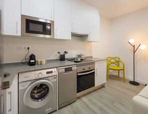 Réfrigérateur, micro-ondes, four, lave-vaisselle