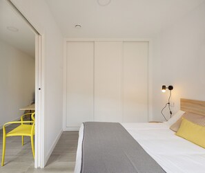 Fer et planche à repasser, Wi-Fi gratuit, draps fournis