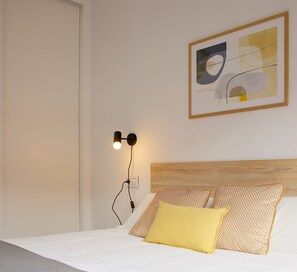 Iron/ironing board, free WiFi, bed sheets