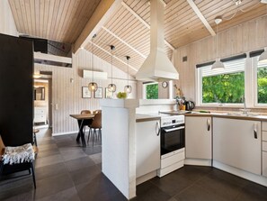 Kjøleskap, mikrobølgeovn, ovn og oppvaskmaskin