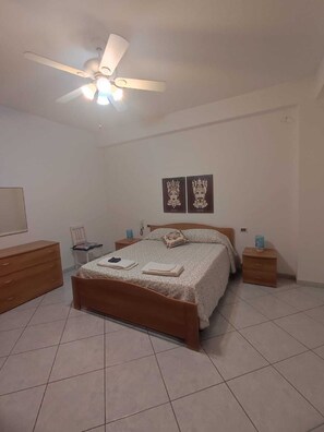 2 chambres, lit parapluie, Wi-Fi, draps fournis