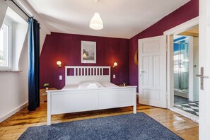 2 dormitorios, cuna de viaje, wifi gratis y ropa de cama