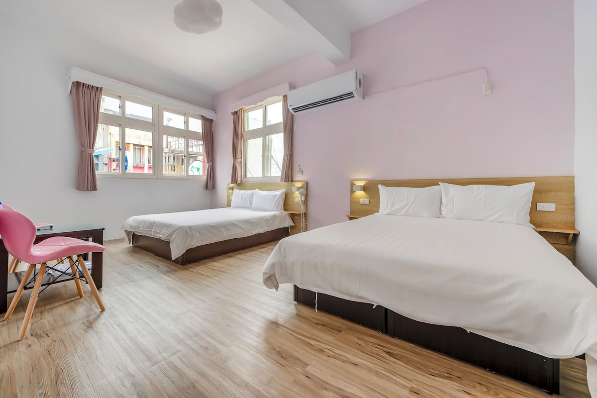 Comfort Quadruple Room | Free WiFi, bed sheets